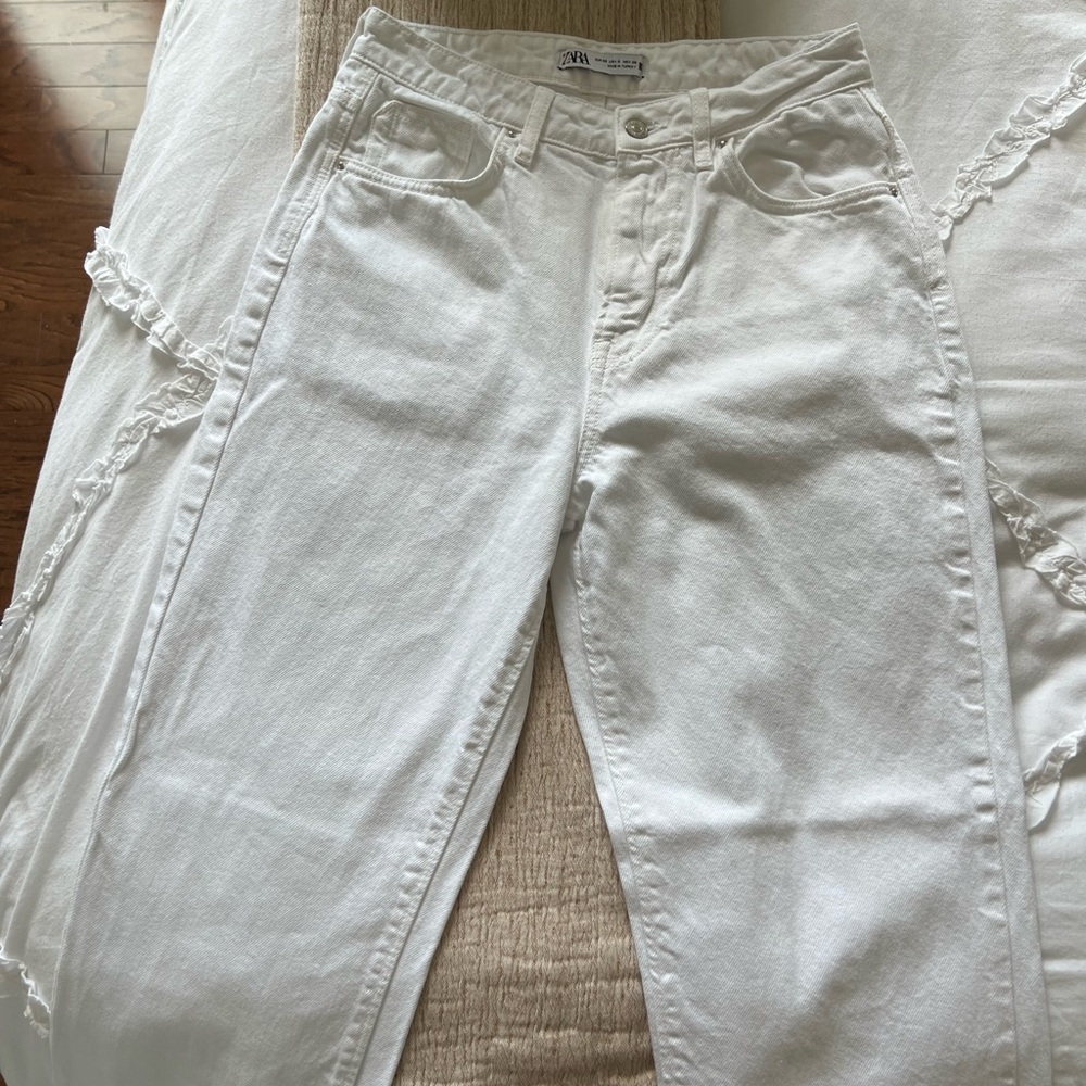 Zara high waisted straight white jeans, size 6, gently used